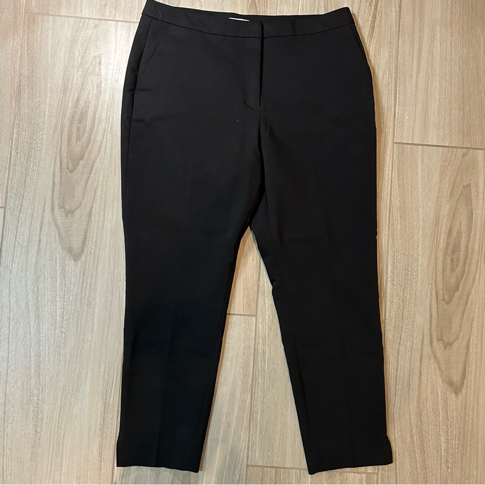 H&M Women’s Black Ankle-Length Dress Pants. Size 10